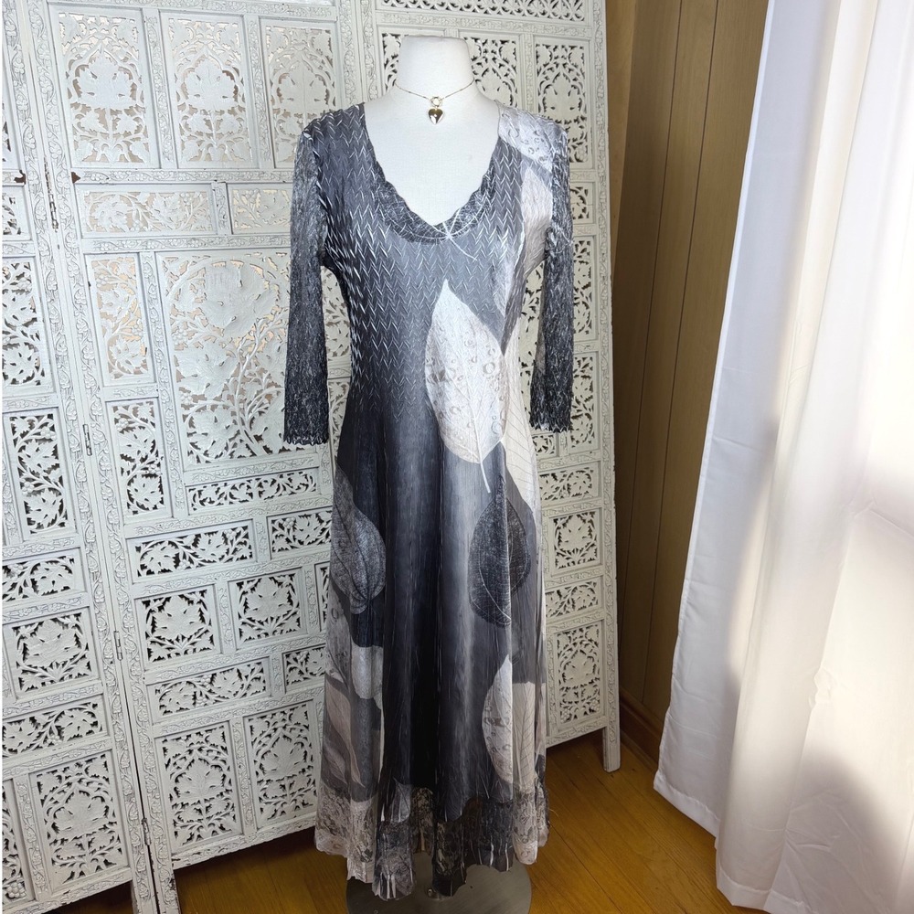 Komarov Gray Crinkle Midi Dress Medium Lace Sleeves‎ Whimsigoth Grunge V Neck